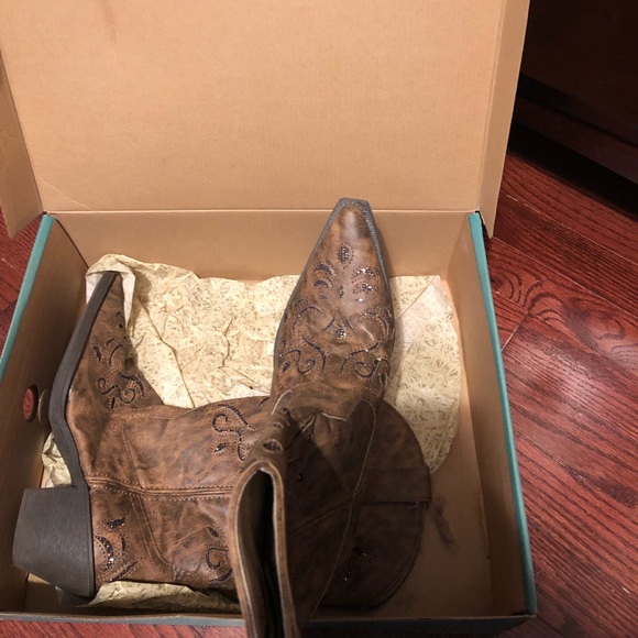 Roper Pointed Toe Boots - Picture 4 of 7